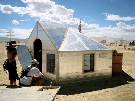 \"hexayurt2sm.jpg\"